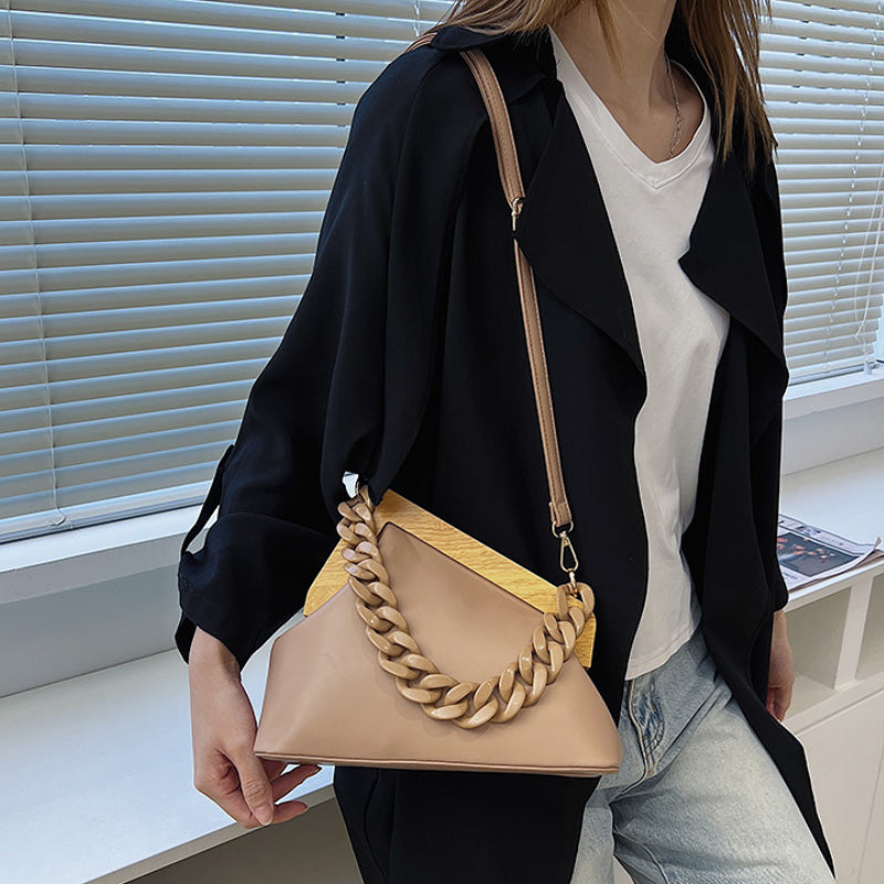 Bag with thick online chain